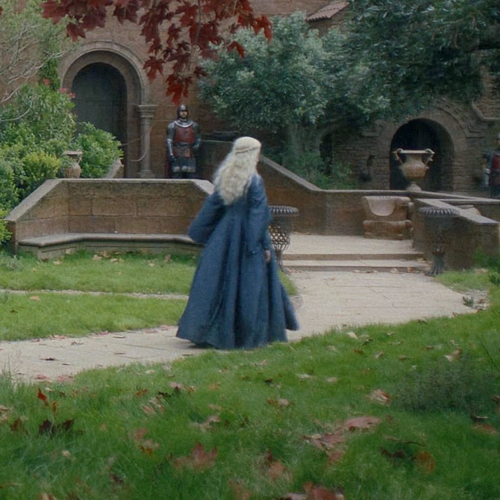 sleepybuglover's tweet photo. thinking about jaehaerys being the first to greet helaena in the afterlife heals something in me❤️‍🩹 https://t.co/pxr5K59sfM