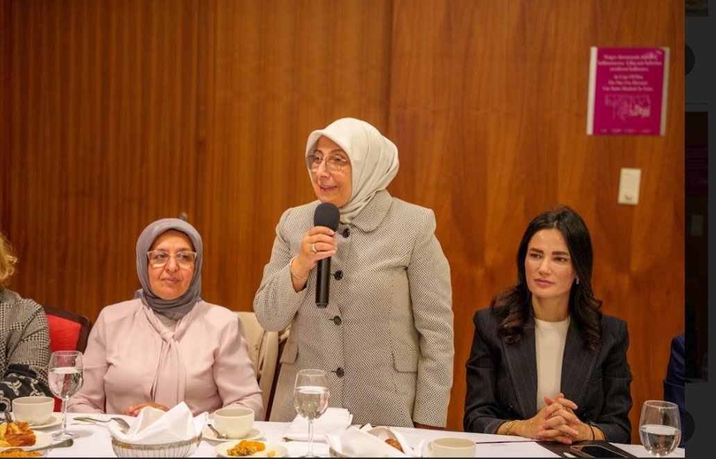 NurdanOzavc's tweet photo. Aydın Milletvekilimiz Sn @SedaSaribas09 ve teşkilatımız ile  El Emeği Pazı’nda emek veren  kadın esnaflarızla bir araya geldik.

Üreten, emek veren ve ekonomimize değer katan kadınlarımızın her zaman yanındayız.

@salihademirer
@srkplt
#TürkiyeYüzyılıBulışmaları https://t.co/M2UyR5x7py