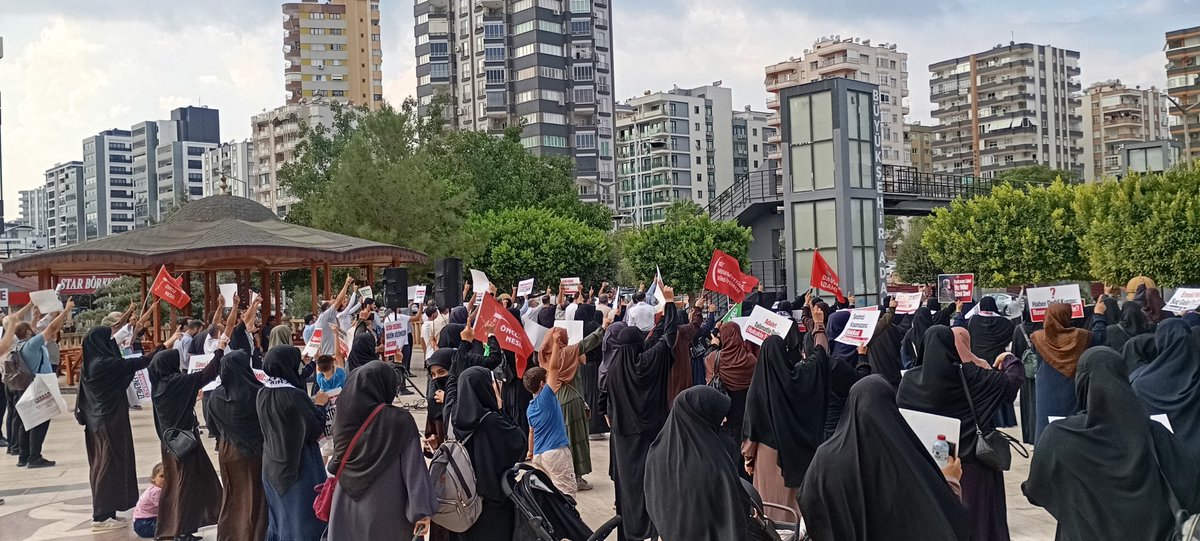 TufanAcoglu07's tweet photo. Gözaltında olmak, insan onuruna uygun muamele görme hakkını ortadan kaldırmaz.

Adana’daki gözaltılara ilişkin kötü muamele iddialarının yetkili makamlarca açıklığa kavuşturulmasını ve hukuka uygunluğun güvence altına alınmasını bekliyoruz.

#AdanaEmniyeti
Gözaltında KötüMuamele https://t.co/zWGt1metfy