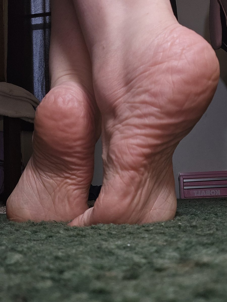 DaniellesFeet86's tweet photo. Arches and wrinkles for days 🫠 https://t.co/9CmchBmI8K