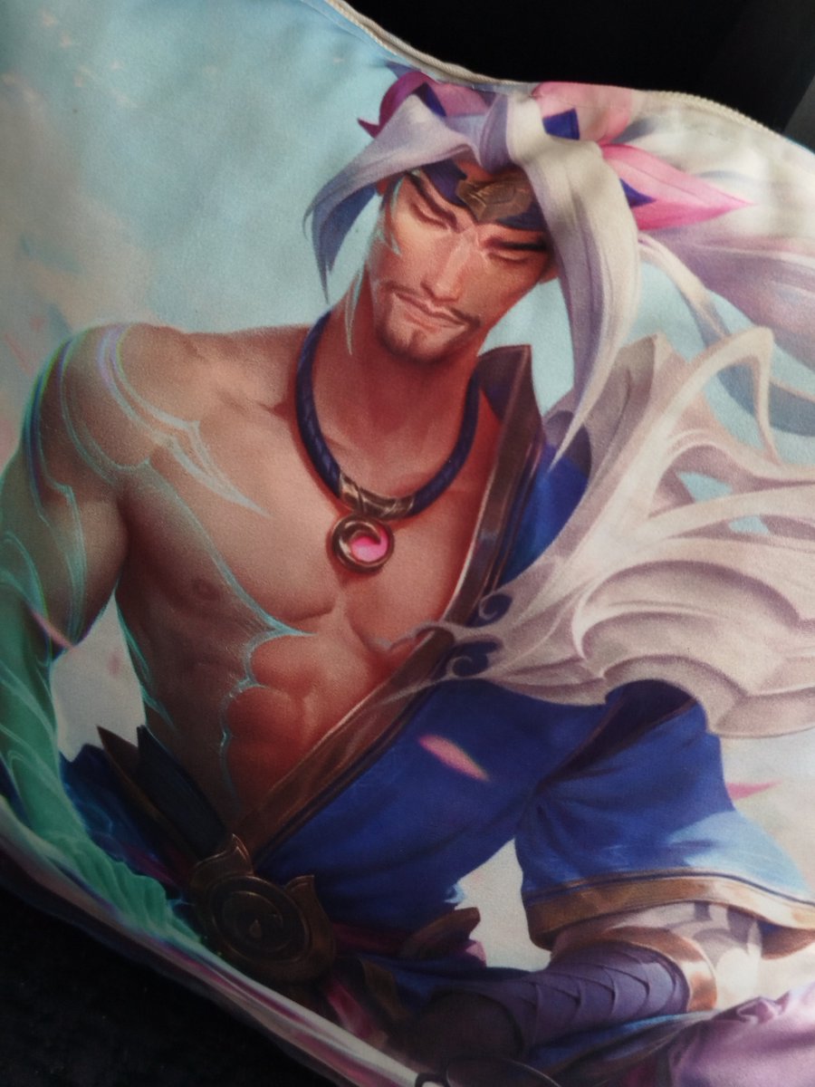 acervyas's tweet photo. algumas das coisinhas idiotas que tenho do yasuo

( minha impressora tem tinta sim mas preto e branco é mais aesthetic ) https://t.co/DMcvNvrtxu