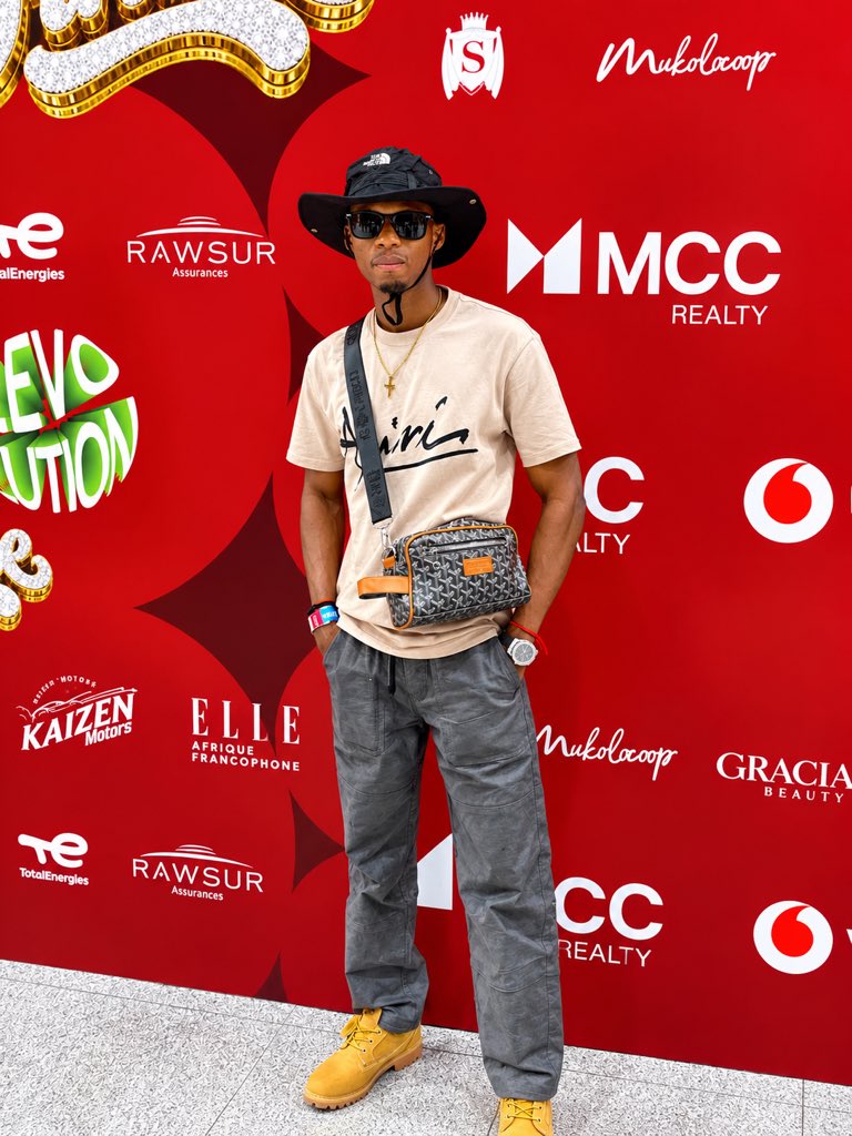 ted_kabasele's tweet photo. Qui était présent à cette magnifique soirée organisée par @Vodacomcongo ?
Merci à @fallyipupa01, @Gallygarvey, @gazmawetemusik
#vodacombestofthebest #BOB #vodacom #fallyipupa https://t.co/3Xg1lZCK79
