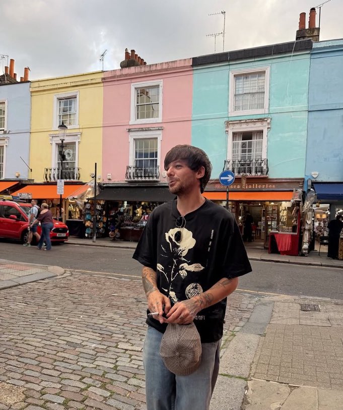 lostinthelouis's tweet photo. o cabelo dele já tá tão grande mds te amo tanto que não cabe em mim https://t.co/qXrlKQiGHe