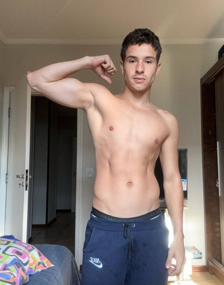 _nhenheteiro's tweet photo. Novinho famosinho do tiktok 🥵🥵
#Vazados #Punheta #PINTOSAWARDS #Nudes #TrocoNudes #Goon #Putinho #Gooner #Roludo #Puto #Macho #Gozada #PINTOSAWARD https://t.co/Yr0XvOMoVJ