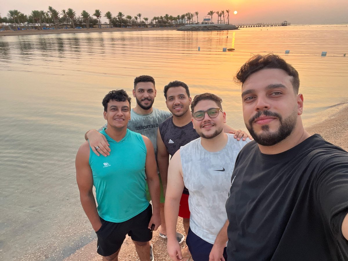 HegabDot's tweet photo. اقوقاتك بتحلى مع اللمة الحلوة و بجد ما في احلاا من كدا 
حد عارف الصور دي فيييييييين ؟
#Beach
#بحر https://t.co/PbybJNSK1Y