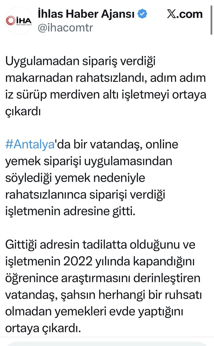 Av_MeltemZorba's tweet photo. Bir haber ajansı yalan ve kurmaca olduğu belli olan bir videoyu paylaşarak basın etiğini ahlakını ayaklar altına alıyor.

Arkadaşımızın işletmesinde hukuka aykırı bir durum yok.  Resmi inceleme üzerine cezai işlem yönünde bir yaptırım uygulanmadı çünkü yemek hizmeti sunduğu yer özel konutu değil ruhsatlı bir işletme.

Müfterinin zehirlendiği de yalan çünkü ortada ne hastane kaydı ne de rapor var. Bir haber ajansı bu belgeleri sormaz mı?

@ihacomtr bir müptezelin oyuncağı olarak itibarını tamamen kaybetmiştir. Kendi düştüğü utanç çukuruna @ensonhaber vb bazı haber mecralarını da çekmiştir. Bir yalancı sahtekarın malzemesi oldunuz ya bu ayıp size yeter. Bizim bir şey yapmamıza gerek yok.

İhlas haber ajansının haberlerine güvenmeyin, teyit ve belge isteyin. Toplum güvenini kaybetmeyin. @trt sen de.