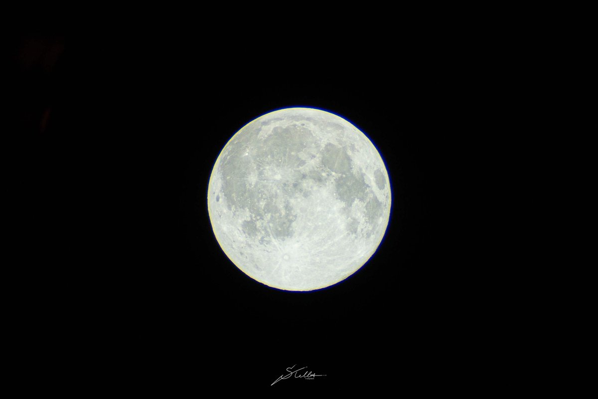 stjaernlis's tweet photo. ✵ skördemånen och saturnus.

ad · the hours of wake and slumber have at last met between. guided by moonlight, comforted by lanterns; the north prepares for its long nights.

— höst. https://t.co/cfGPwaNonK