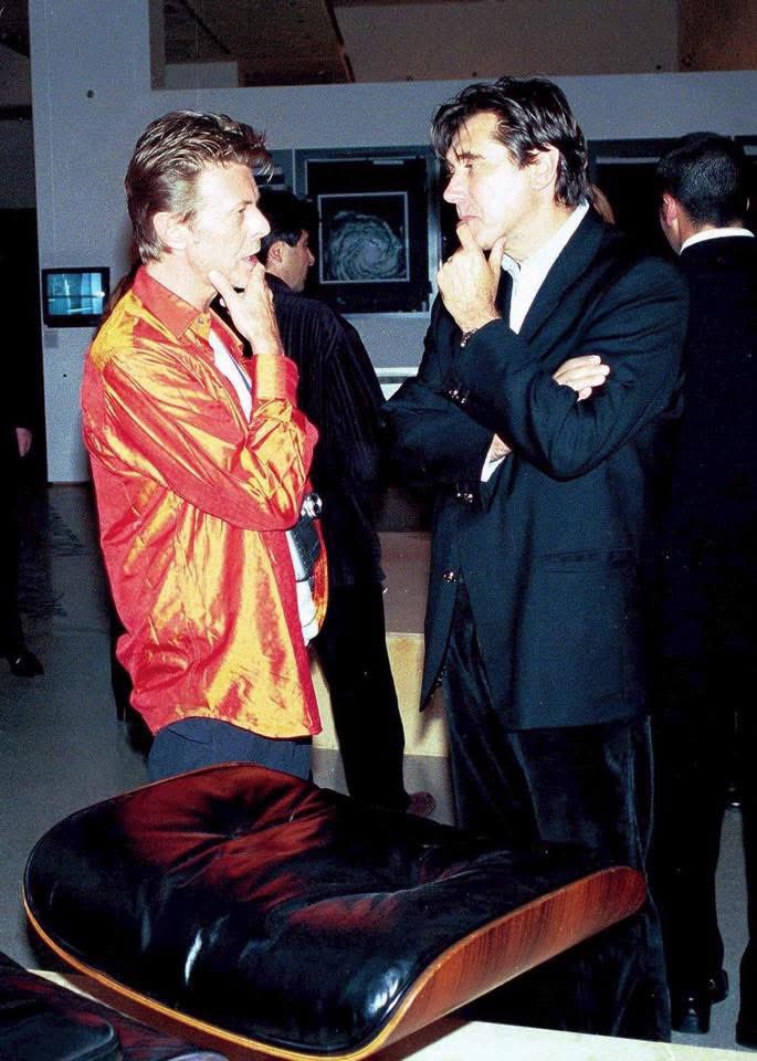 kennylanglea's tweet photo. David Bowie and Bryan Ferry deep in conversation at the London Design Museum, 14th September 1998. Photographs by Alan Davidson #DavidBowie #BryanFerry 📸 https://t.co/aotRIZTLLd
