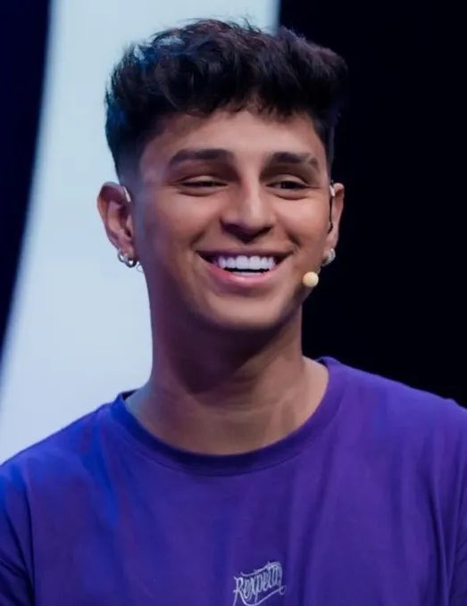 poponze's tweet photo. O streamer Nobru lamentou o fim das BETs enquanto se prepara para ser pai e esposa planeja chá de bebê de R$ 300 mil:

“Aconteceu na pior fase possível, no mês que eu anuncio que vou ser pai. O meu emprego vai pros caralh*. A minha mulher querendo fazer chá revelação de 300 mil reais. Querendo fazer enxoval na gringa. Um monte de dívida, monte de coisa aí pra pagar. […] Rapaziada, se não tem cassino, não tem PIX.”
