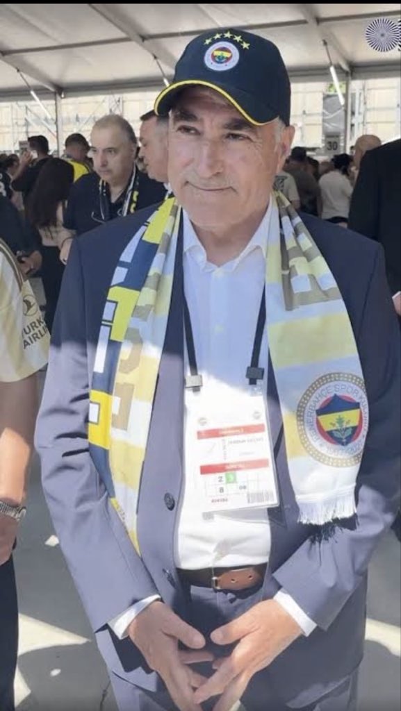 GalaSpace1905's tweet photo. 🚨Süperligin Foncuları‼️

🔥Fon soruşturmasında Fenerbahçe sportif A.Ş üyesinib mal varlığı dondurulmuş‼️

🚨Beşiktaşın sırt sponsoru fonu tasviye edilen Tera.

🚨Şimdi bunlar neden konuşulmuyor. mesela Beşiktaş aldığı sponsorluk parasını iade etti mi? 

🚨Bu Fenerbahçe sportif A.Ş yöneticisi klübe ne kadar para girdisi sağladı hepsi açıklanmalı‼️ 

🚨Uyuma Galatasaray taraftarı 1 maç formamızda duran meritking için yapılan yangını unutmayın parası iade edilmiş bir sponsurluk için yapmadıkları itlik kalmamıştı.