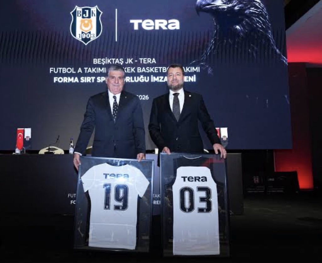 GalaSpace1905's tweet photo. 🚨Süperligin Foncuları‼️

🔥Fon soruşturmasında Fenerbahçe sportif A.Ş üyesinib mal varlığı dondurulmuş‼️

🚨Beşiktaşın sırt sponsoru fonu tasviye edilen Tera.

🚨Şimdi bunlar neden konuşulmuyor. mesela Beşiktaş aldığı sponsorluk parasını iade etti mi? 

🚨Bu Fenerbahçe sportif A.Ş yöneticisi klübe ne kadar para girdisi sağladı hepsi açıklanmalı‼️ 

🚨Uyuma Galatasaray taraftarı 1 maç formamızda duran meritking için yapılan yangını unutmayın parası iade edilmiş bir sponsurluk için yapmadıkları itlik kalmamıştı.