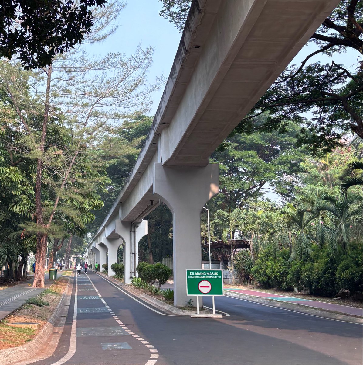 rachelacya's tweet photo. TMII minggu pagi🤍 yg sehat sehat dulu https://t.co/BNxRVuCfto