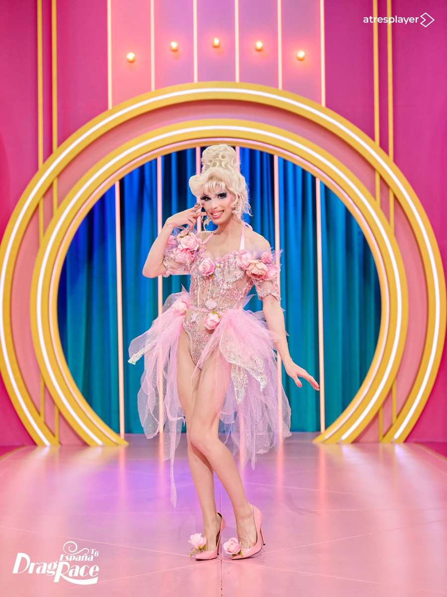 DragRace131's tweet photo. This is intenseee 💥 #DragRaceEs 

Maitetxu Mía, @alexmarteen and @joan_chvlr 🌟 enter the workroom

✨ Live #DragRaceEstreno ▶️ https://t.co/YKc3gA25fA #DragRace https://t.co/HmL06CQ6VF
