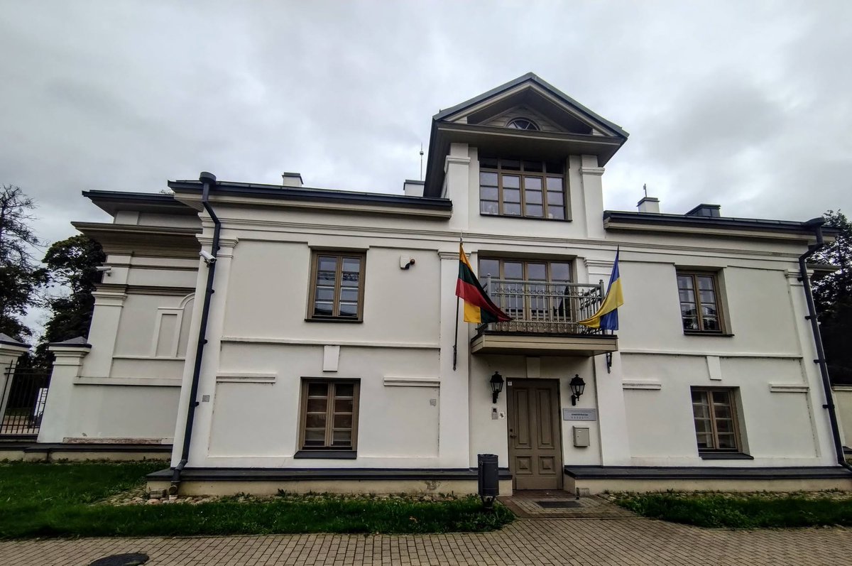 TomaszLachowsk1's tweet photo. Podczas II 🇵🇱-🇱🇹 konferencji "Wilno w cieniu Imperium – straty, pamięć, dialog" wygłosiłem referat na temat wagi prawa międzynarodowego dla relacji w ramach EŚW (w tym w kontekście trudnej historii), przedstawiając założenia nurtu #SWAIL (Second World Approaches to Int. Law). https://t.co/EvzN7wmCkF