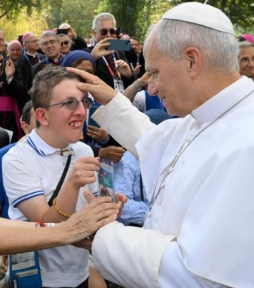AnneduBerry's tweet photo. "Il est impossible de considérer comme normal de donner la mort.
Ce qui est légal n'est pas nécessairement moral"

Léon XIV, 
  Lourdes, 27 septembre 2026. https://t.co/QoCpJXAPMK