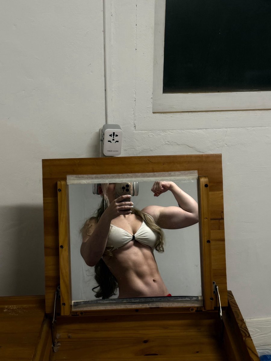 FindomMuscle's tweet photo. It’s so easy for me to conquer the minds of weak betas , you know once im inside your head ure completely fucked and hooked , begging to see more and more of my perfect body🥵 https://t.co/vFT8eHaG87