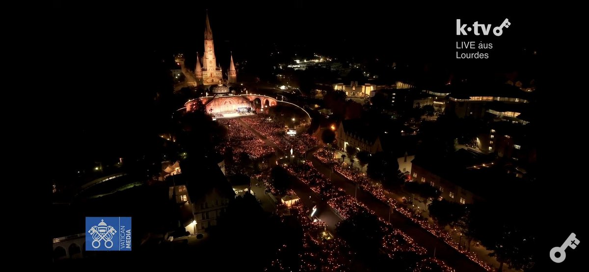 MaeveDraalreal's tweet photo. 😍 #Lourdes #Pope https://t.co/fMhxGxbDYn