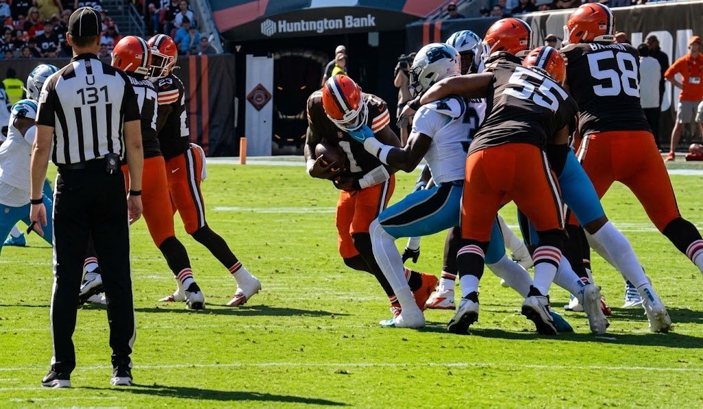MattFontana83's tweet photo. I dare the umpire to say he "didn't see the facemask" while he was staring at it https://t.co/T1jLLlRlWU