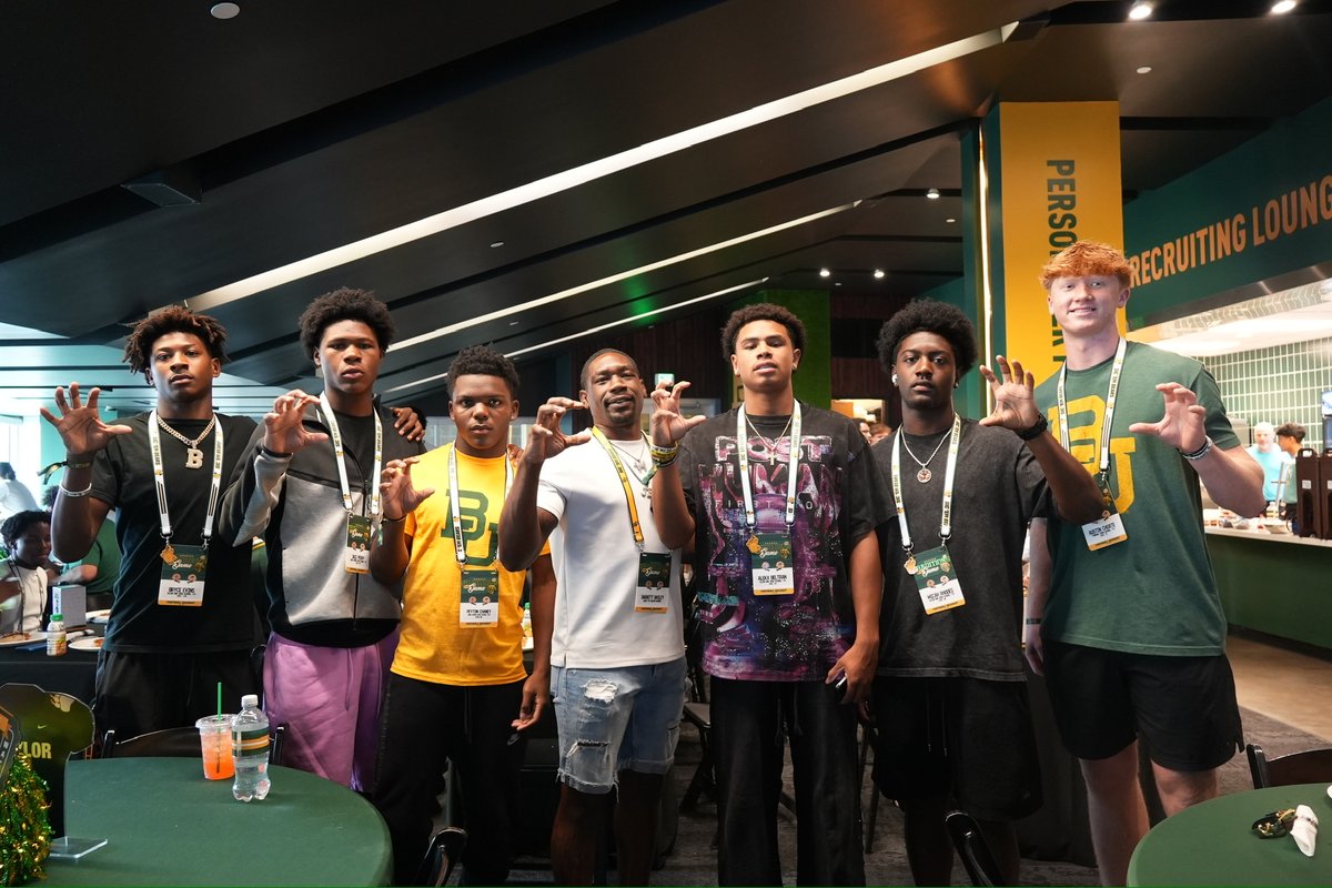 samspiegs's tweet photo. NEW: Baylor leads for several prospects who visited over the weekend as more buzz builds for the Bears on the recruiting trail with elite 2028, 2029, and 2030 prospects

"What excites me about Baylor is the culture ... The coaches make me feel wanted. I feel like Baylor is a place where I can develop, compete, and become the best player I can be."

Intel: https://t.co/vbHOjZVkBh