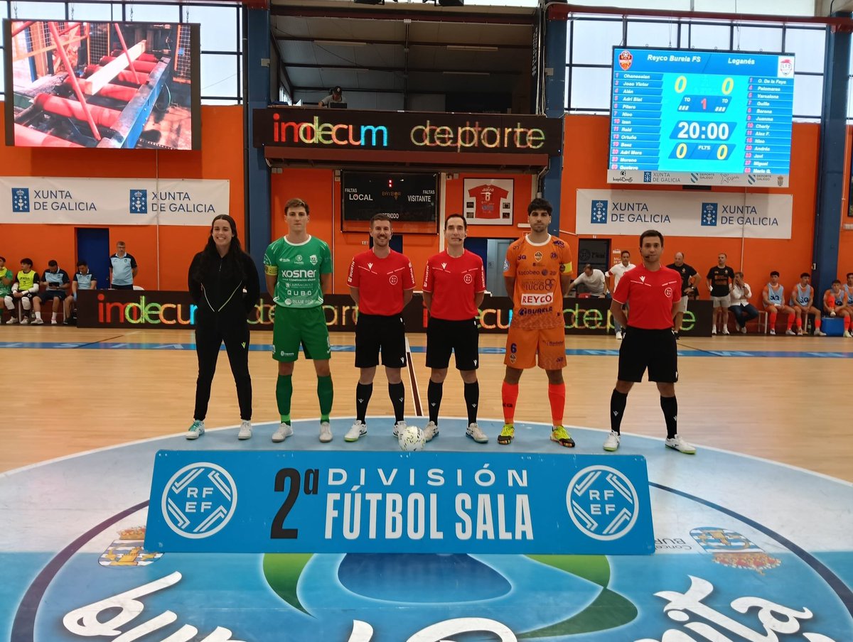 CoGAFS's tweet photo. 🏆 2ª División | Jª 2
👥 Bernardo Simón / Víctor Pasamontes
👥 Álvaro Sobral / Andrea González
@burelafs 🆚 @CDLeganesFS
📸 @burelafs
#futsal #aretofutbola #futsalreferee #burela #cogafs https://t.co/m7V9tc0J1o