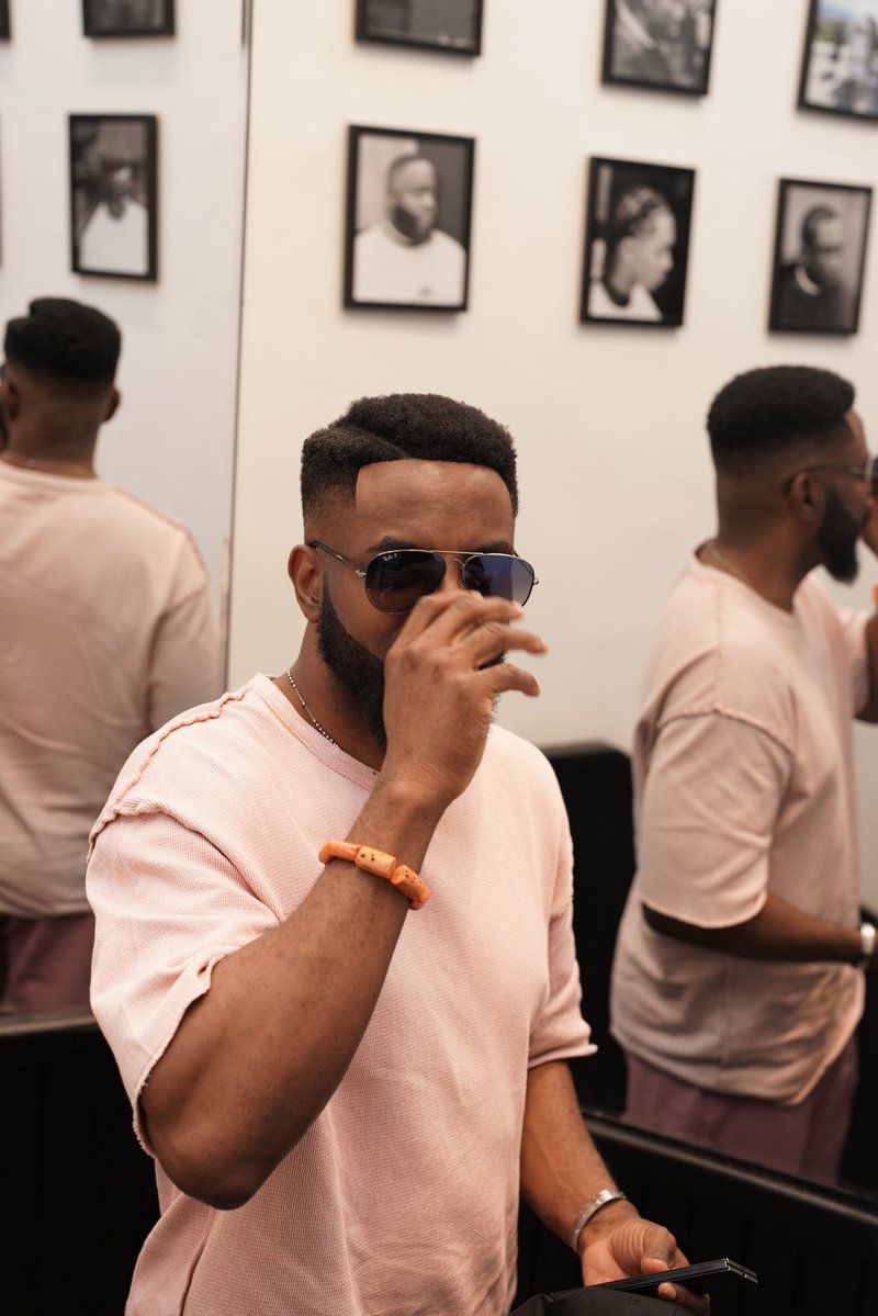 Topzycut's tweet photo. A super model was here https://t.co/VDTPXLVD94