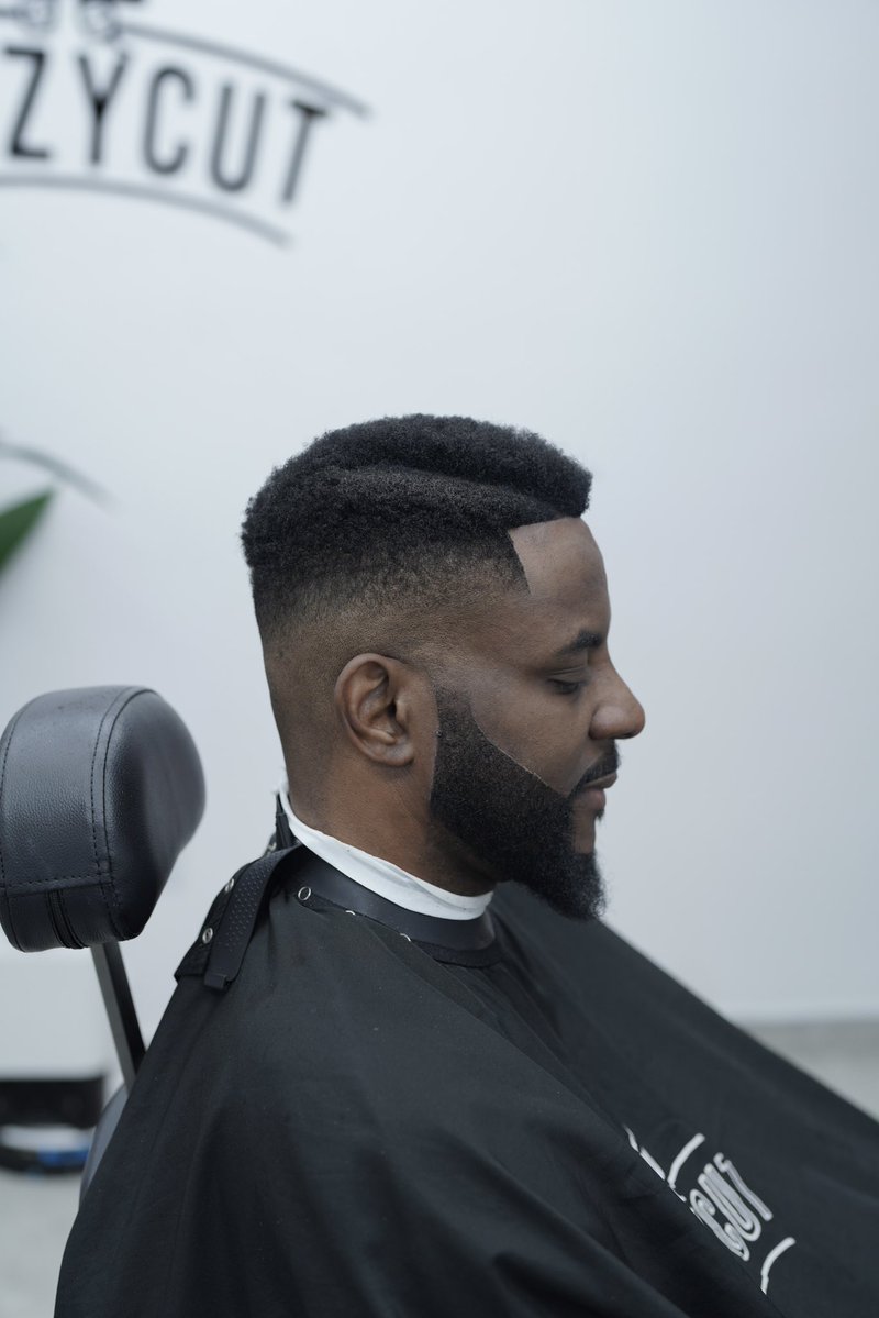 Topzycut's tweet photo. A super model was here https://t.co/VDTPXLVD94
