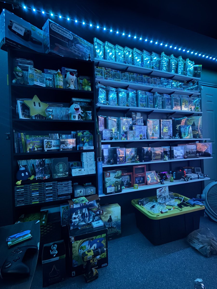 lilkray_99's tweet photo. Man cave update #nintendo #zelda #supermario #xenoblade #xenobladechronicles https://t.co/ffvzbbsC0g