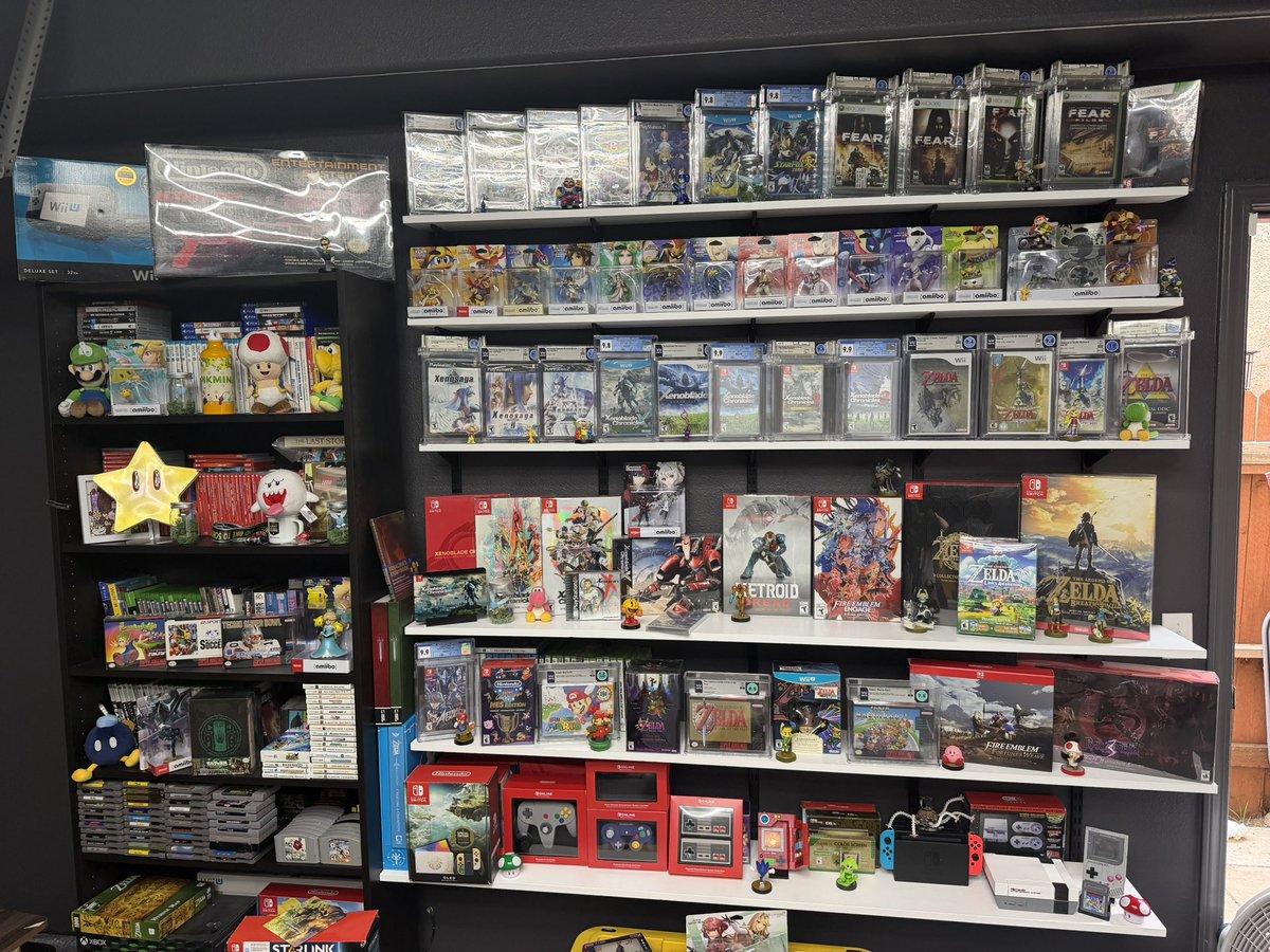 lilkray_99's tweet photo. Man cave update #nintendo #zelda #supermario #xenoblade #xenobladechronicles https://t.co/ffvzbbsC0g