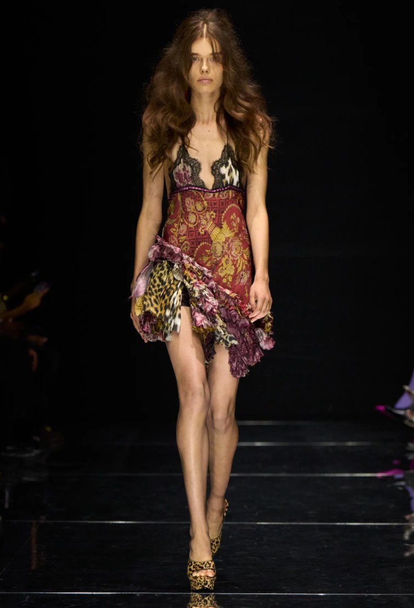 madamelocale's tweet photo. roberto cavalli ss27 direct references to early 2000s dresses that have popped off on the vintage market recently 

fw2004 &amp; ss27 ♡ https://t.co/qD3ZtA8HYL