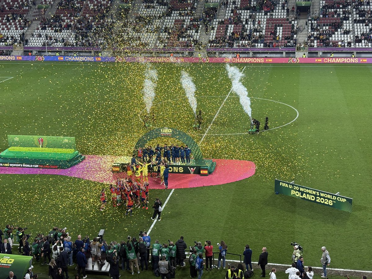 WikCyran's tweet photo. Hiszpania jest złota! La Roja powtarza wyczyn z 2022 roku i znów jest najlepszą kobiecą reprezentacją na świecie do lat 20. 
@igolpl #U20WWC https://t.co/JQUyzvvpGl