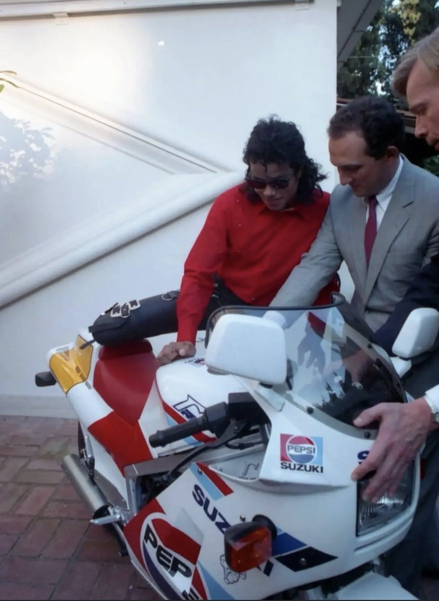 venuswiz's tweet photo. and more rare shots, here in rome 1988. his pants are cool af https://t.co/AHveWs28yK