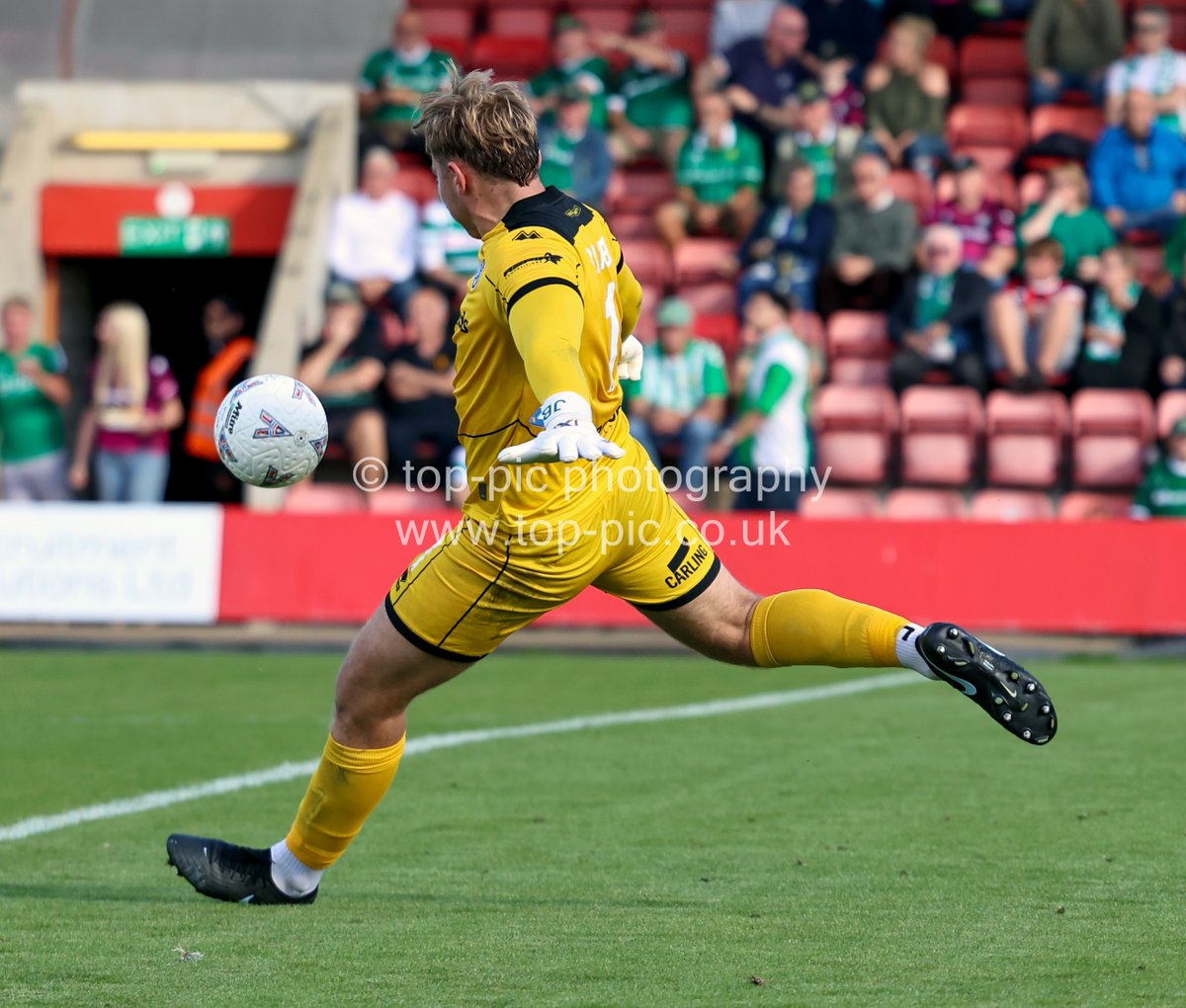 toppiccouk's tweet photo. (1/2) @khfcofficial 0 v 1 @YTFC in the @NL_Enterprise on 26/9/26 all images copyright #getintouch for use, prints, event booking #freelance #sports #event #photographer #canon #eosr5 - https://t.co/XdnhKDmAm4 https://t.co/eCthgCPrtm