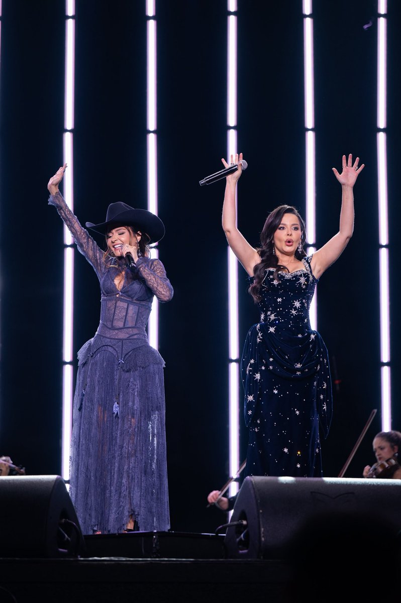 MaiaraeMaraisa's tweet photo. Que história linda que escrevemos neste In Concert! 🤍 https://t.co/9Kj44OAAJo