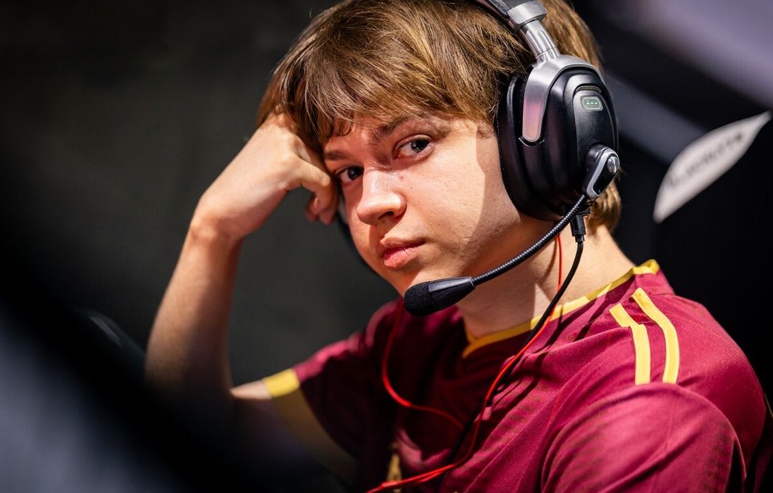 M8tho9916's tweet photo. Swizzy est juste le meilleur joueur du monde 

- 1 FNCS Asie 
- 2 FNCS Eu 
- 2 Worlds https://t.co/eB1TGRFPRC