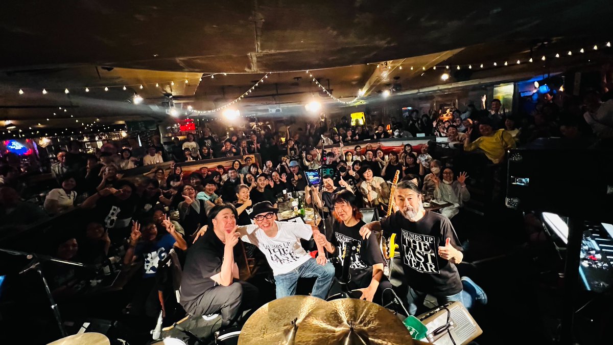 Makoto_Saito__'s tweet photo. 🇺🇸Grateful for All🇺🇸
グッバイ！サムズ "斎藤誠4"

9/27(日) ＠横浜 THUMBS UP
https://t.co/iogaC8O57S

#斎藤誠（Vocal/Guitar）
#片山敦夫（Keyboard）
河村”#カースケ”智康（Drums）
#山口寛雄（Bass） https://t.co/Kpye1bM7Zm