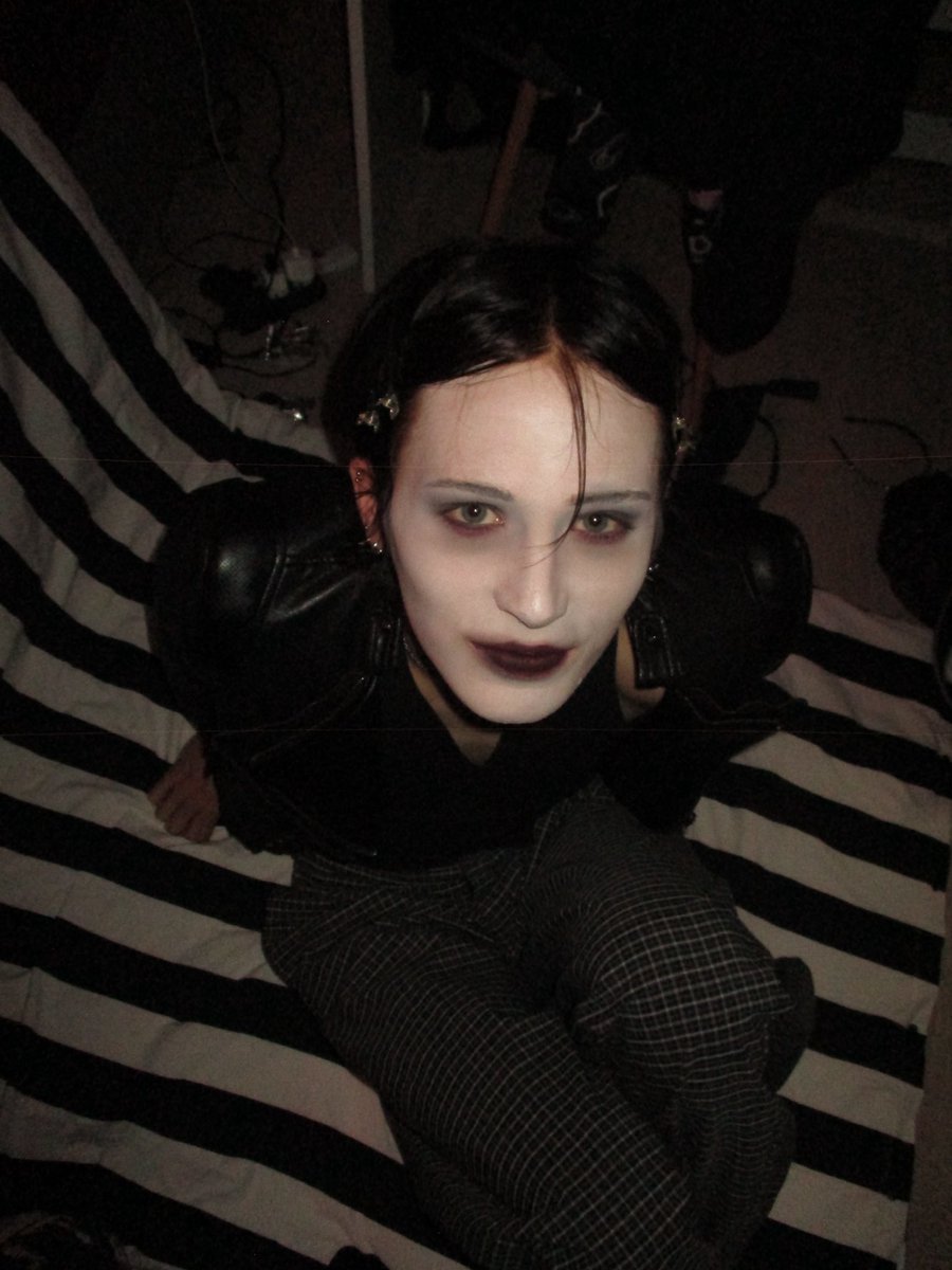 707pierrot's tweet photo. true form
#clown #trueform #fashion #alt #alternative https://t.co/8nhsc2FESM