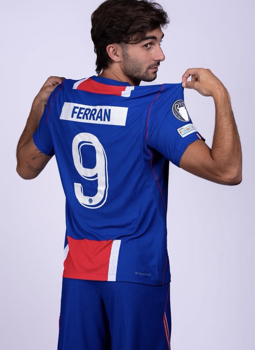 mbpp7_'s tweet photo. Thread🧵 de Ferran Torres as Taylor Swift https://t.co/beVutUwF9r