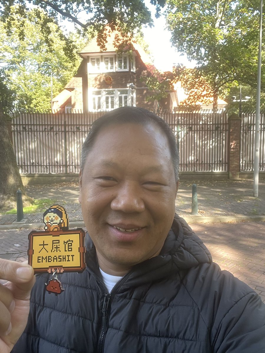 Silvan7878's tweet photo. 周六去海牙共匪大屎馆要求释放#黎智英 ，并带领大家高呼“结束一党专政，审判习近平”大傻逼习猪头的二狗子大屎申博听见了 https://t.co/A0y4SpM1k3