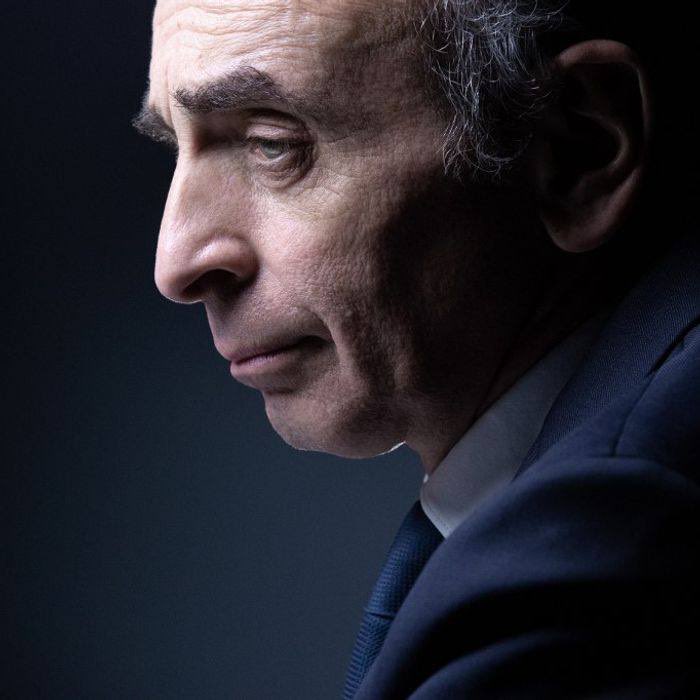 Actu_NP's tweet photo. 🚨URGENT | Sondage Harris/Toluna : Gabriel Attal est désormais à 5% (-3 points en 2 semaines) d’intentions de vote au premier tour de la Présidentielle, à égalité avec Éric Zemmour. https://t.co/BXmdO2zBvl