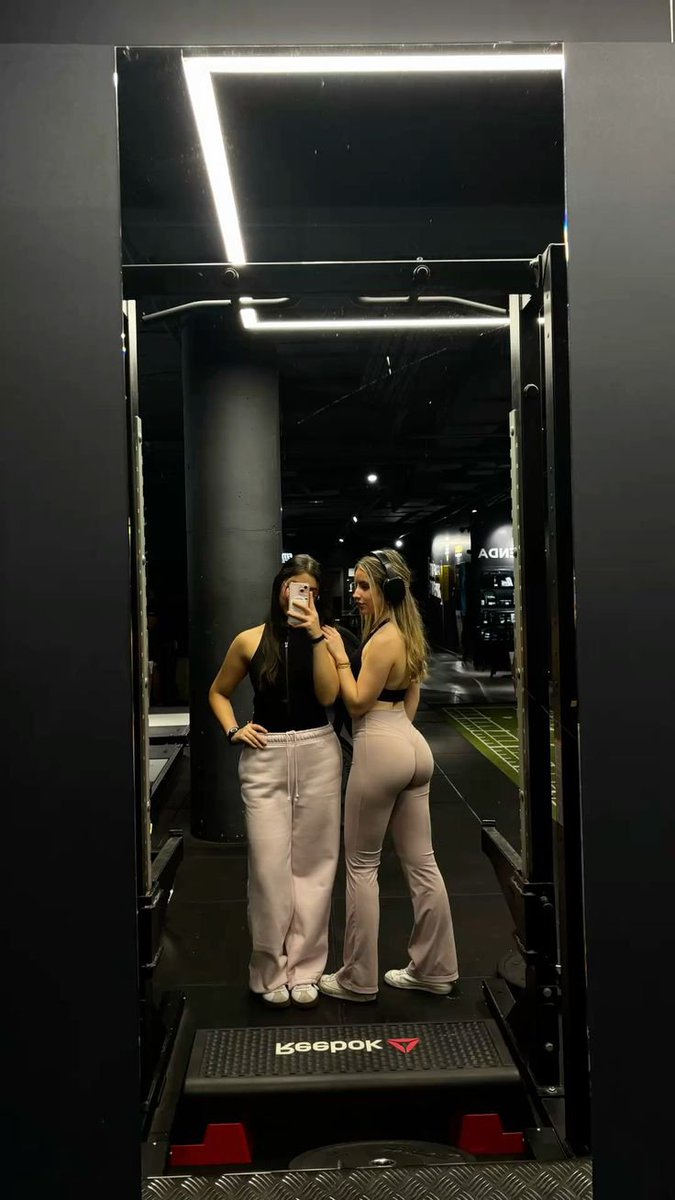 HerrinAliiya's tweet photo. So wen verschließe ich heute? 🔐😈 https://t.co/gG27IEMNOE