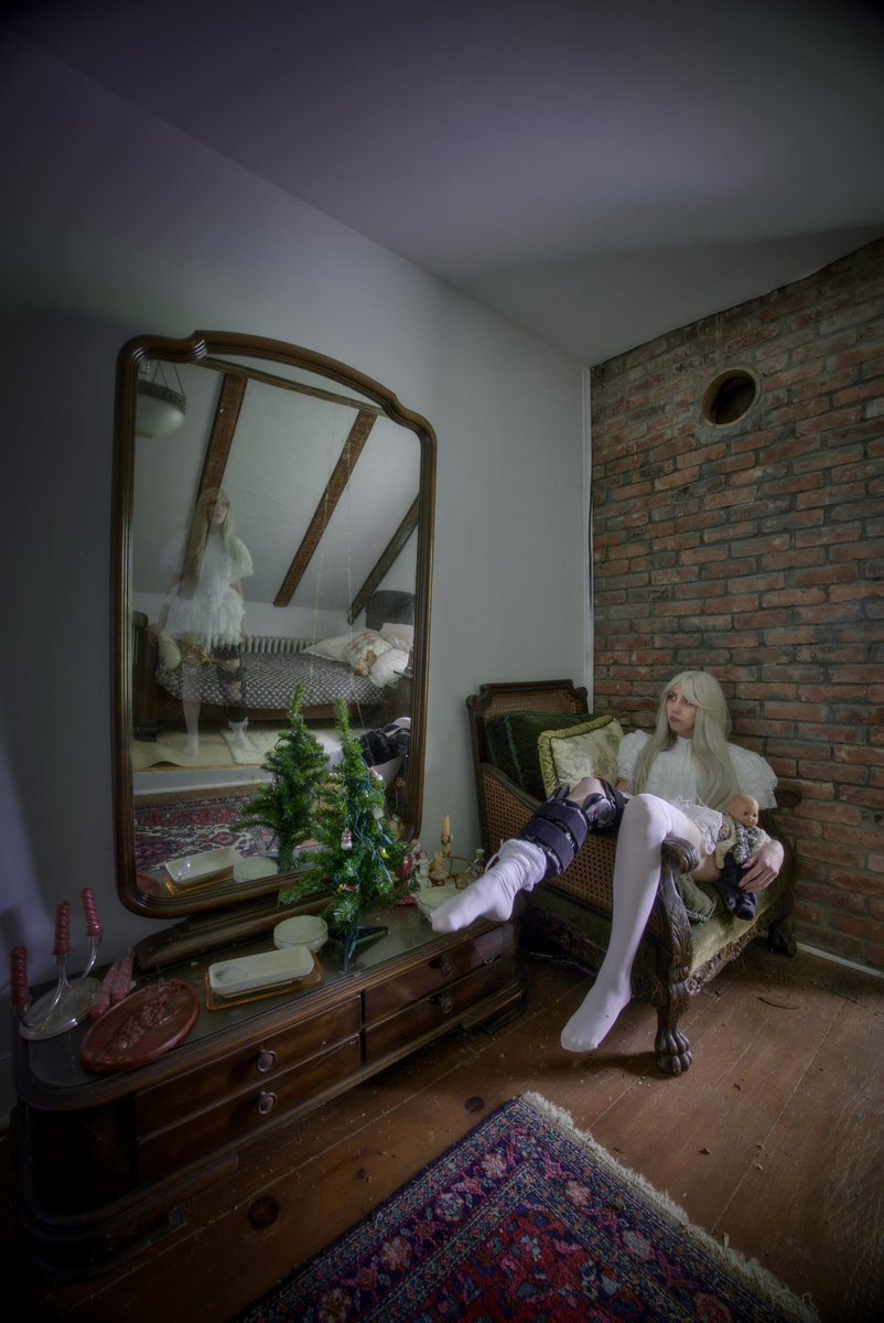 veiled_void's tweet photo. The Sickly Victorian Child

This was a challenge to do. I have to wear a full leg brace for months after breaking my knee last month. I accidentally found this place and I usually have dresses in my car and brought camera gear
Wearing @Selkie
Use code VEILED_VOID for a discount https://t.co/m4KkOFLqFT