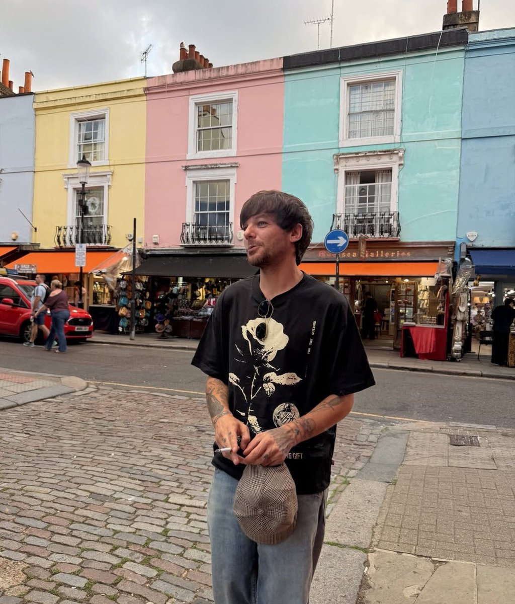 larrybeliever91's tweet photo. “And the old hat gets harder to hold” https://t.co/X5cAH49AaW