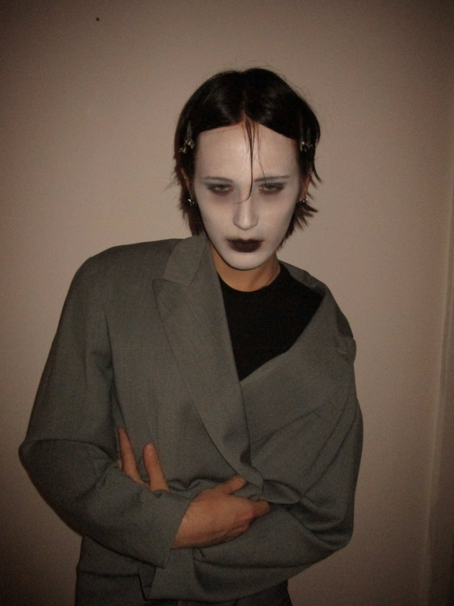 707pierrot's tweet photo. feel
#photo #alt #alternative #clown #makeup https://t.co/JH0craZn5h