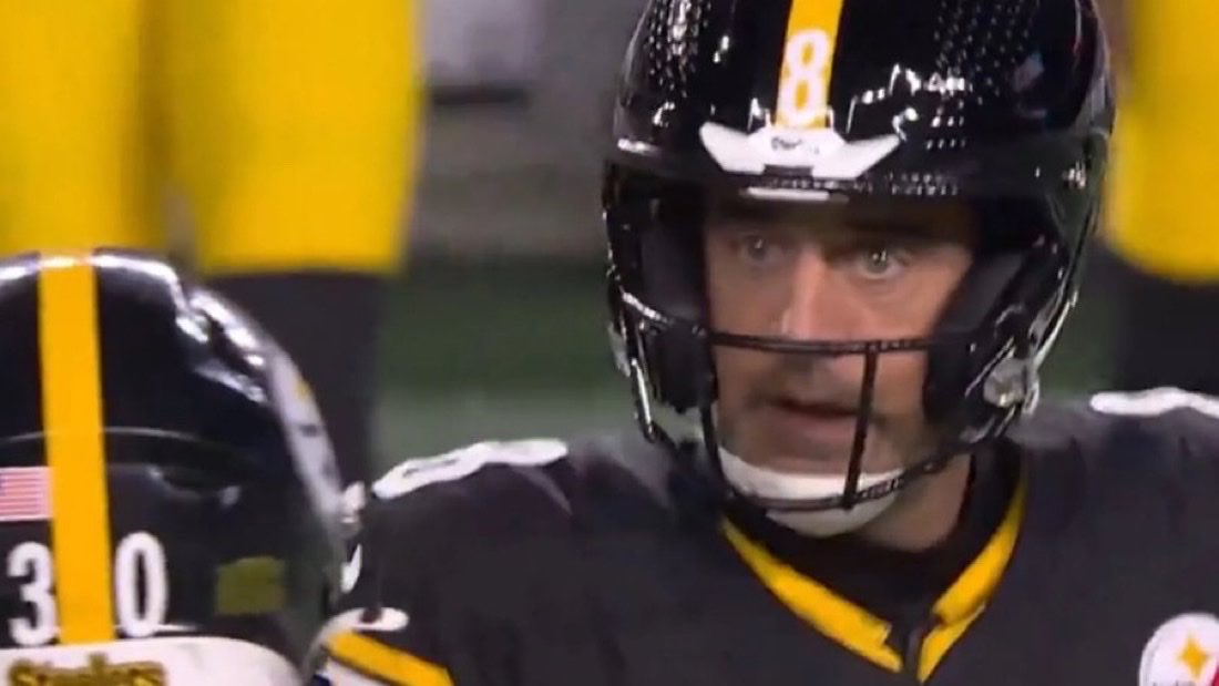 PickensBurgh's tweet photo. Rodgers will chuck it 30 yards into the stands and stare at the receiver like this https://t.co/zqun8nzHc0