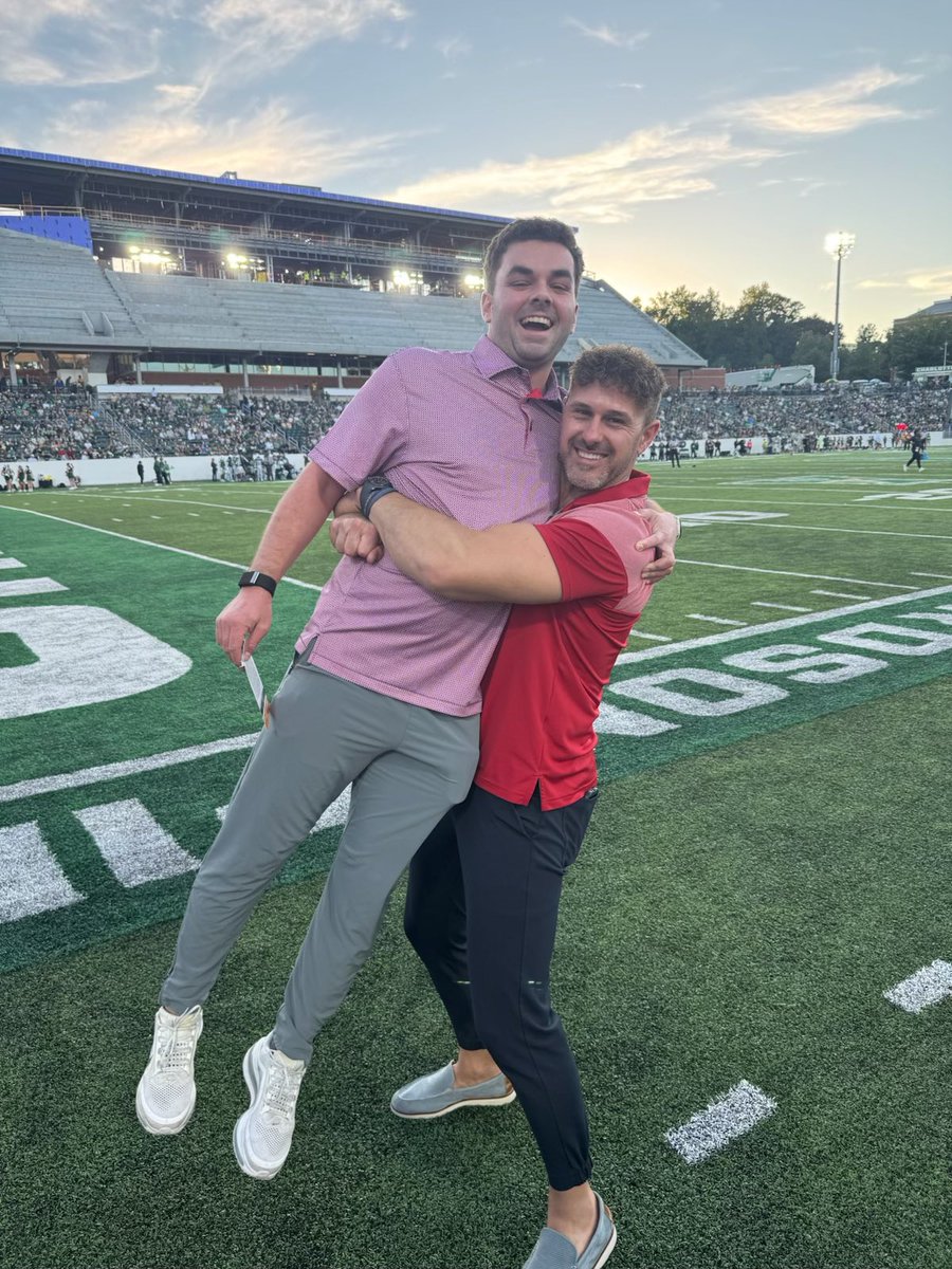crippabear's tweet photo. Maybe my favorite moment from last night. @ChapinStewart 
Great to reunite 17 years later! https://t.co/tYOGqORM42