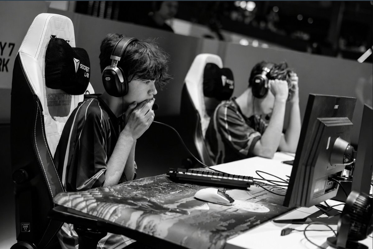419twizzz's tweet photo. SHXKR AND T3ENY HAVE LOST THEIR FIRST FNCS WIN BY 2 POINTS💔 https://t.co/EfdP7rlfiJ
