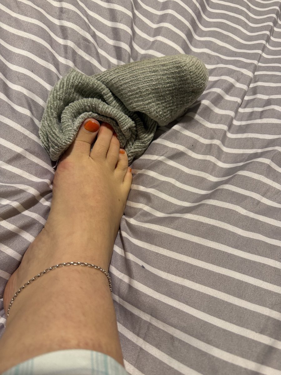 cosmic_muse12's tweet photo. Winter vibes thick socks https://t.co/1kDLmpjT1I