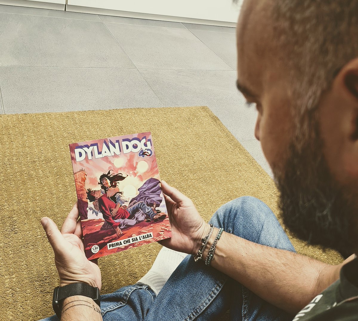 SerginoPI's tweet photo. Con il numero 481 celebrativo mi è capitata la copertina "regular". Niente varianti rare,
niente pezzi "da investimento". 
Ma, alla fine, la vera bellezza è quello che ti resta addosso quando finisci la lettura.
La rarità passa, le buone storie restano. 🤞
DYD 666 🧟‍♀️ #DylanDog https://t.co/61wbSUL1XF