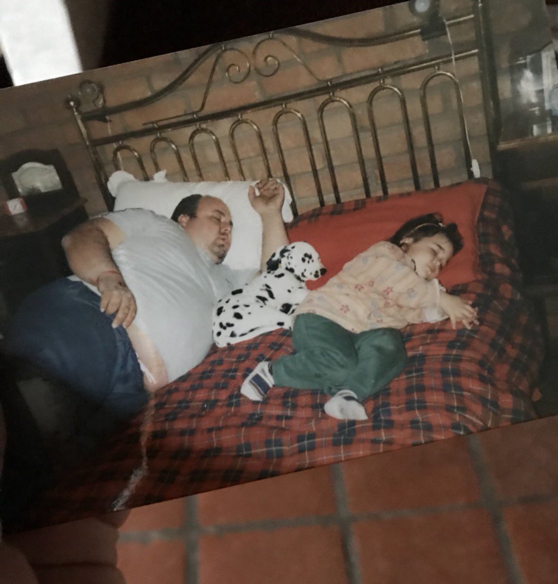 RoGiavarini's tweet photo. Mi mamá capturó a los tres durmiendo iguales ❤️❤️❤️ https://t.co/WpfYcYMwxR