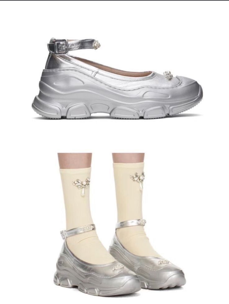 uchihaswan's tweet photo. Hanni wearing Simone Rocha Silver Low Trek Mary Jane Ballerina Flats, i think im in love https://t.co/ccDbYatHOK